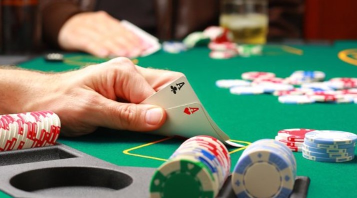 Những lý do anh em cược thủ nên chơi đánh bài Poker tại Mu88